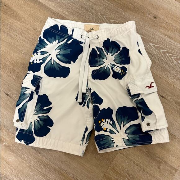 Hollister Men’s White Floral Swim Trunks Shorts size 32 - Picture 1 of 4